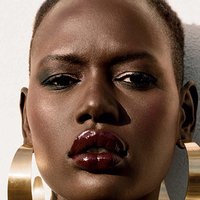 Ajak Deng Nackt