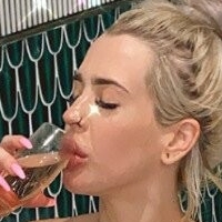 Billie Loves Nackt