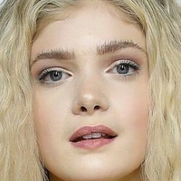 Elena Kampouris Nackt