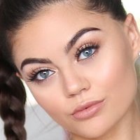 Emily Canham Nackt