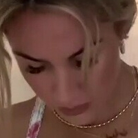 Emily Shakarji Nackt
