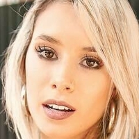 Flor Moyano Nackt