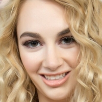 Ivy Jones Nackt