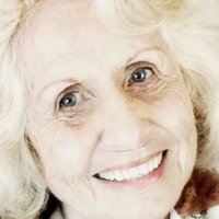 Lois Young Nackt