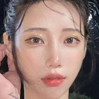 mo.momoro Nackt