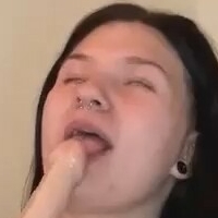 Renea Kisses Nackt