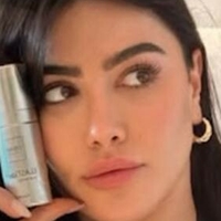 Sara Hesri Nackt