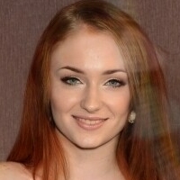 Sophie Turner Fakes Nackt
