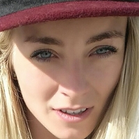 Stefani Nurding Nackt