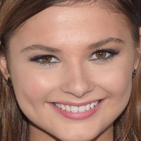 Stefanie Scott Nackt