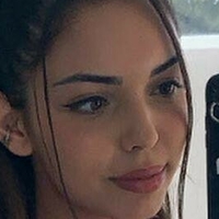 Tara Yazdi Nackt