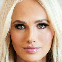 tomilahren Nackt