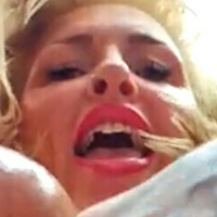 YourMommyBlair Nackt